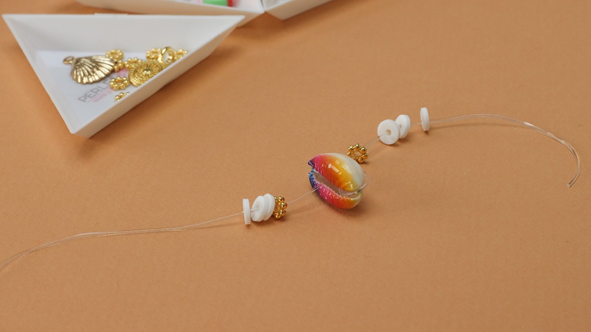 Bracelets élastiques rondelles heishi modèle Salade de Fruits : Etape 1