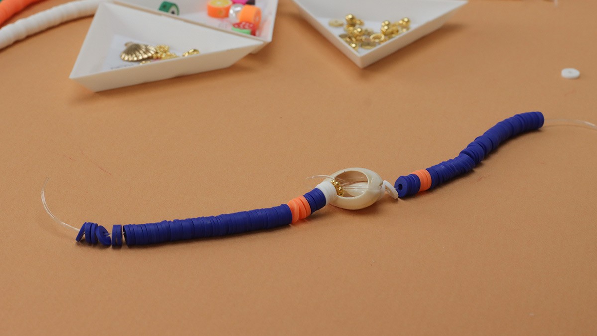 Bracelets élastiques rondelles heishi modèle Salade de Fruits : Etape 2