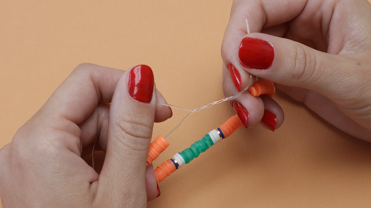 Bracelets élastiques rondelles heishi modèle Salade de Fruits : Etape 4