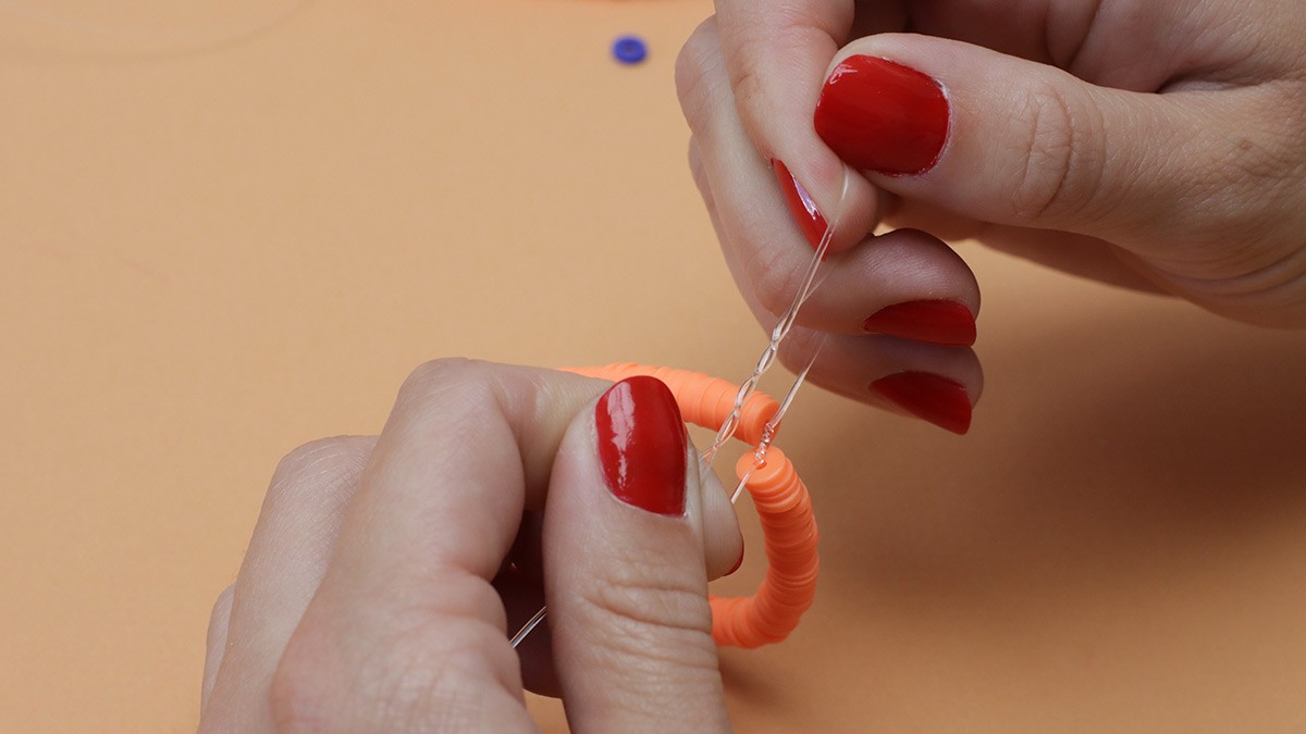 Bracelets élastiques rondelles heishi modèle Salade de Fruits : Etape 5