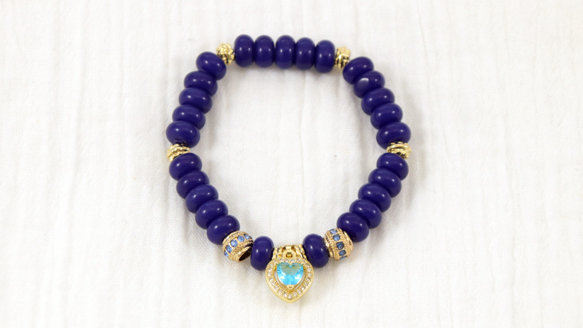 Tuto Duo de bracelets élastiques bleus avec charms coeur strass : Etape 4