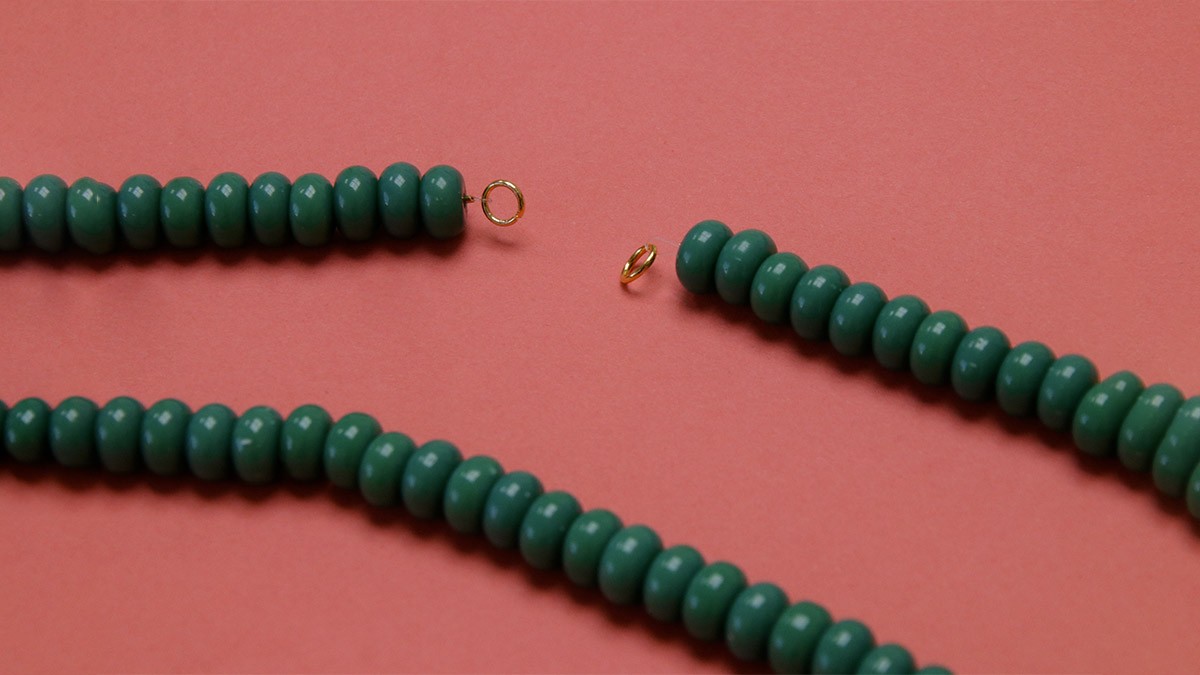 Tuto collier multi rangs perles heishi : Etape 4 Tuto collier multi rangs perles heishi : Etape 4