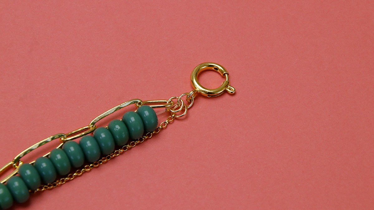 Tuto collier multi rangs perles heishi : Etape 8 Tuto collier multi rangs perles heishi : Etape 8