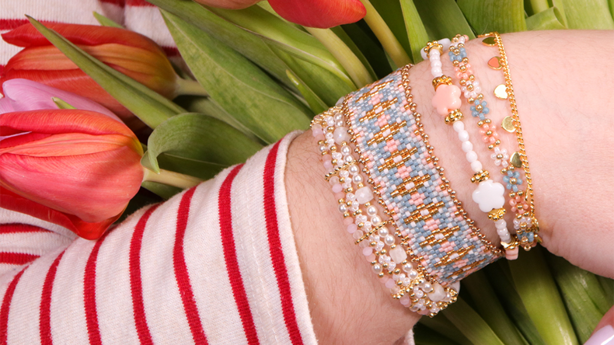 Schéma Bracelet Fleurs en perles de rocailles Multirangs avec fermoir Hiilos Schéma Bracelet Fleurs en perles de rocailles Multirangs avec fermoir Hiilos