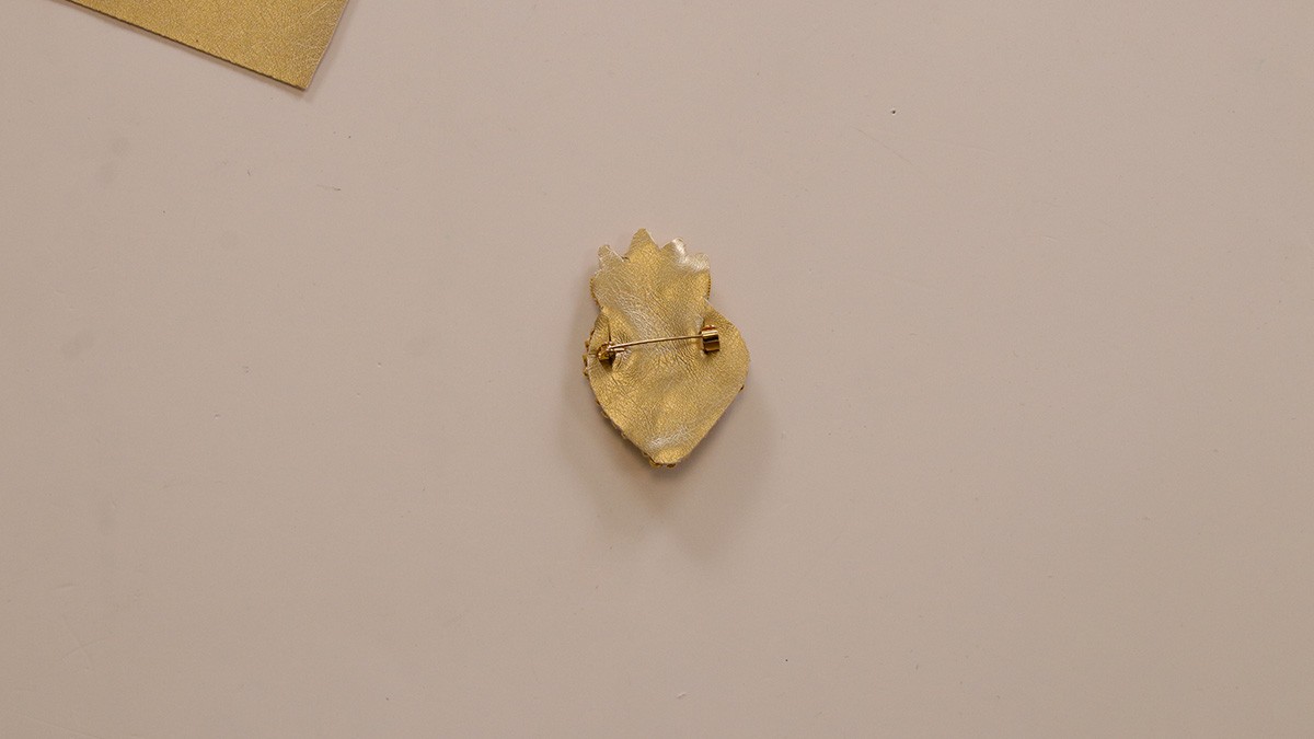 DIY broche brodée cannetille coeur ex-voto : Etape 11