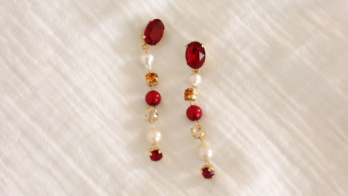 Schéma DIY Boucles d'oreilles pendantes originales avec cristaux et perles d'eau douce