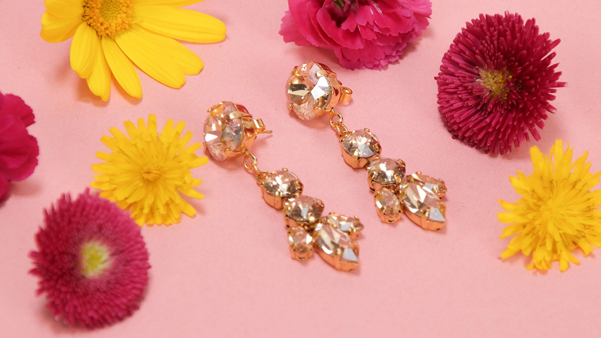 Schéma Boucles d'oreilles pendantes en cristaux sertis PureCrystal Schéma Boucles d'oreilles pendantes en cristaux sertis PureCrystal