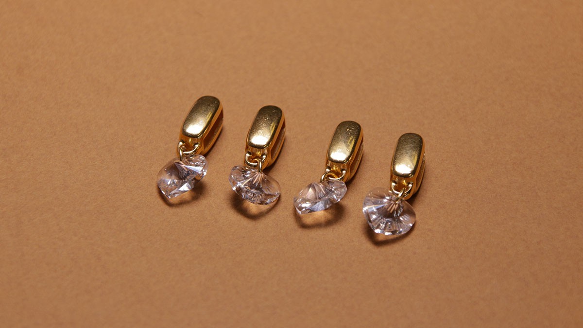 Collier pour chien DIY : Cordon en cuir et cristaux : Etape 2