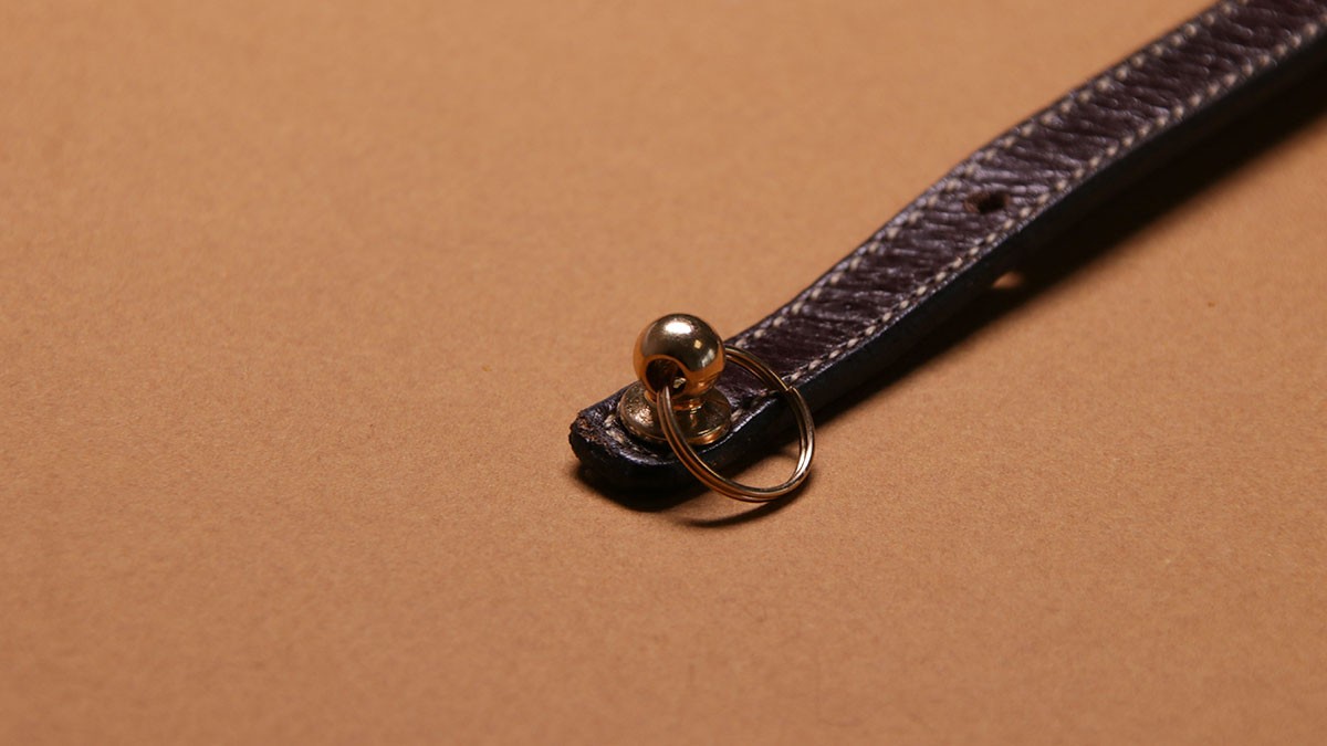 Collier pour chien DIY : Cordon en cuir et cristaux : Etape 4