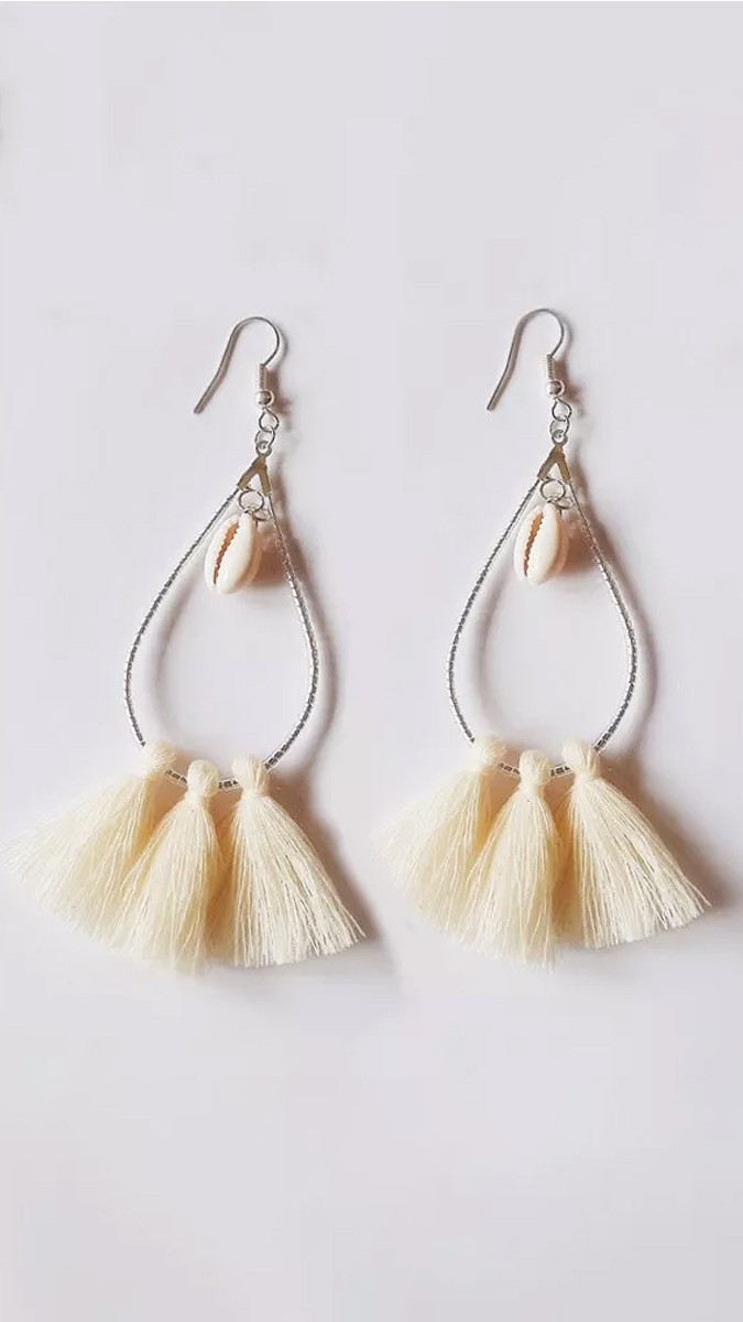 Schéma Boucles d'oreilles gouttes fantaisie avec Miyuki delicas, pompons et coquillages Cauri Schéma Boucles d'oreilles gouttes fantaisie avec Miyuki delicas, pompons et coquillages Cauri