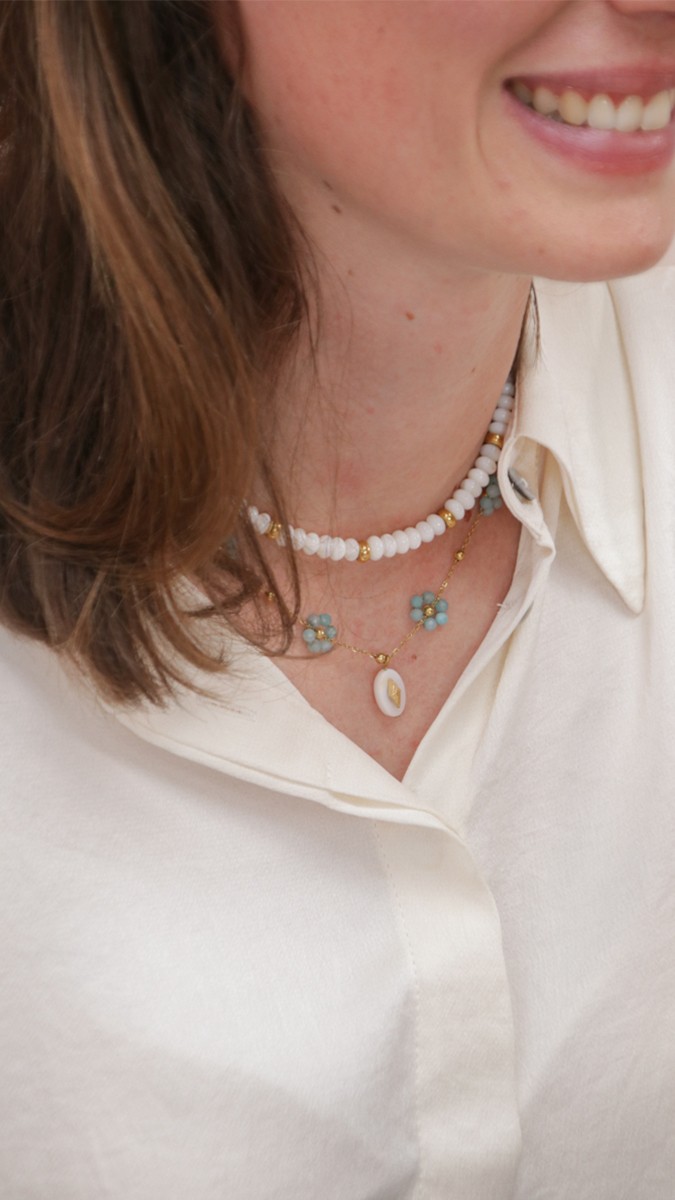 Schéma Collier acier inoxydable doré avec petites fleurs en Amazonite