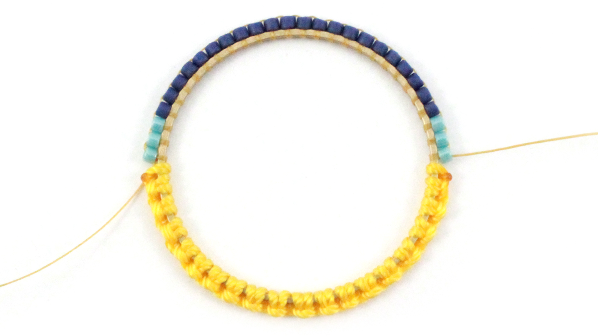 Boucles d'oreilles mix macramé et miyuki : Etape 5