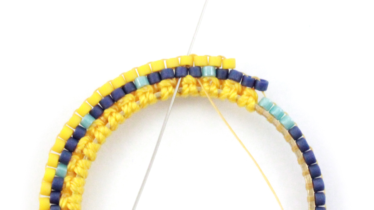 Boucles d'oreilles mix macramé et miyuki : Etape 8