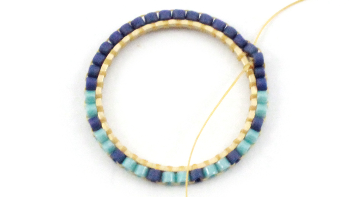 Boucles d'oreilles mix macramé et miyuki : Etape 11