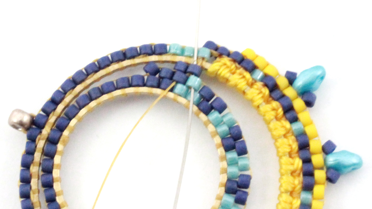 Boucles d'oreilles mix macramé et miyuki : Etape 14