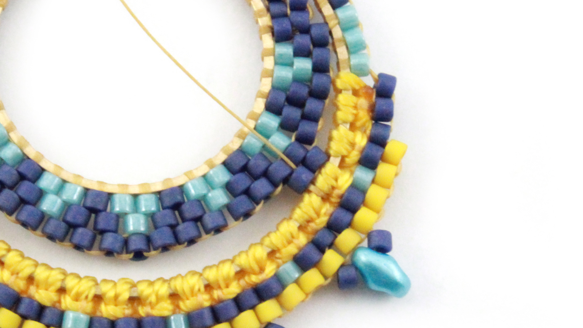 Boucles d'oreilles mix macramé et miyuki : Etape 16