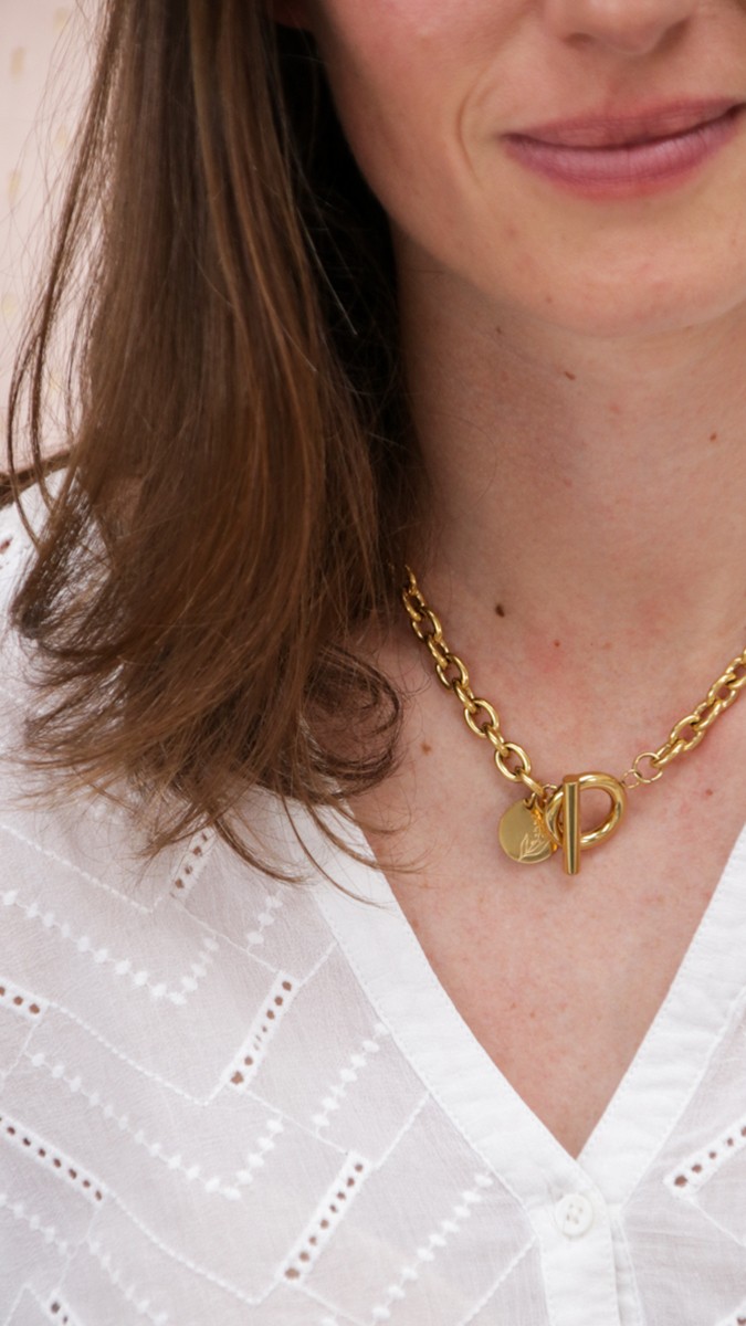 Schéma Bracelet en acier inoxydable doré avec fermoir T Schéma Bracelet en acier inoxydable doré avec fermoir T