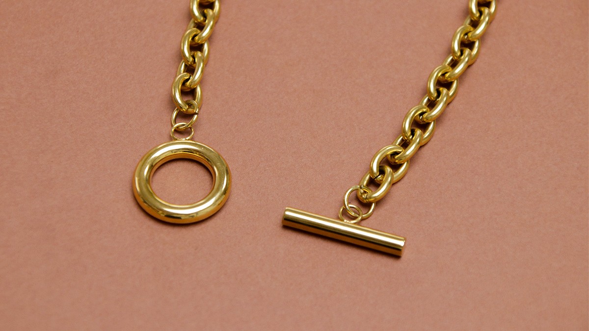 Bracelet en acier inoxydable doré avec fermoir T : Etape 1 Bracelet en acier inoxydable doré avec fermoir T : Etape 1