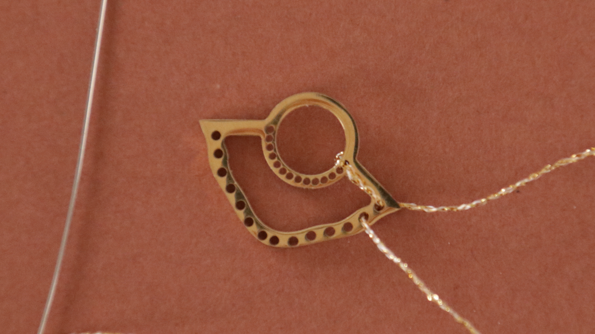 Boucles d'oreilles pendantes Bugles Miyuki en acier inox doré : Etape 1