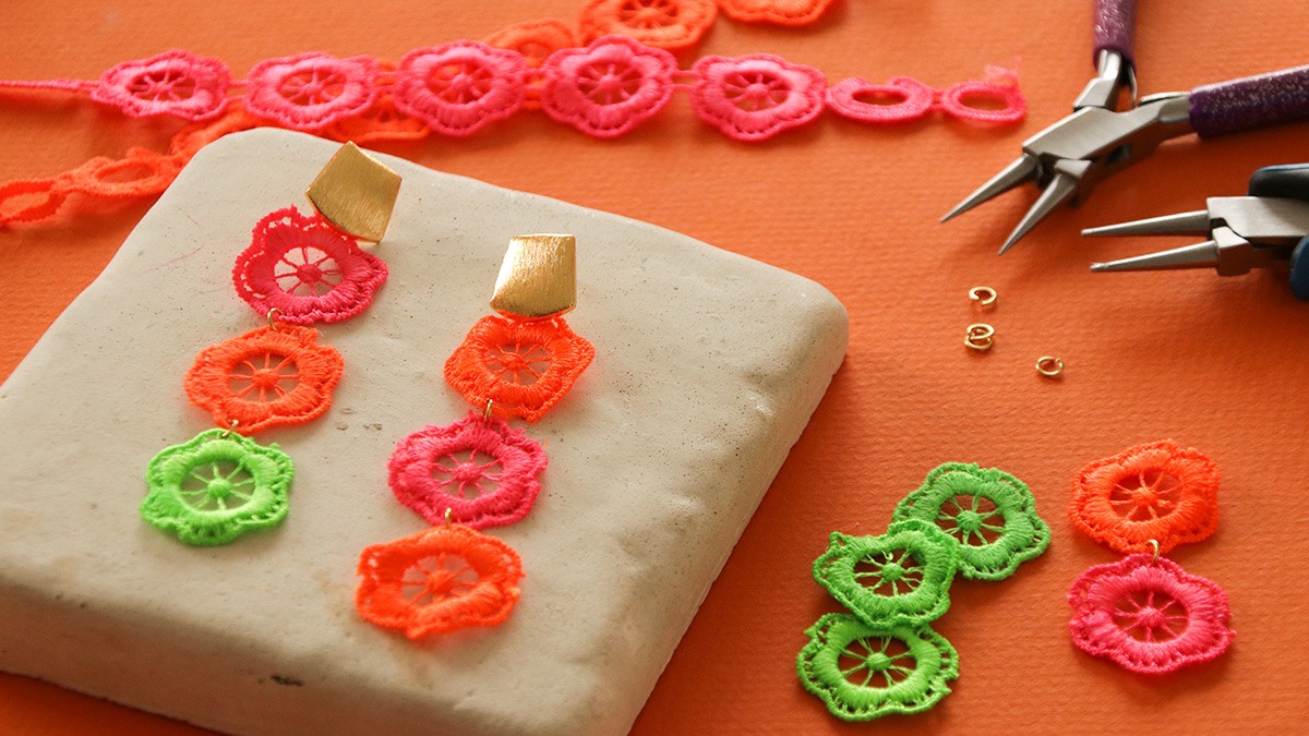 Schéma Boucles d'oreilles pendantes fleurs Schéma Boucles d'oreilles pendantes fleurs