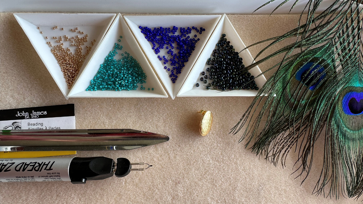 Boucles d'oreilles pendantes en tissage peyote Cellini plat effet spirale : Etape 1 Boucles d'oreilles pendantes en tissage peyote Cellini plat effet spirale : Etape 1