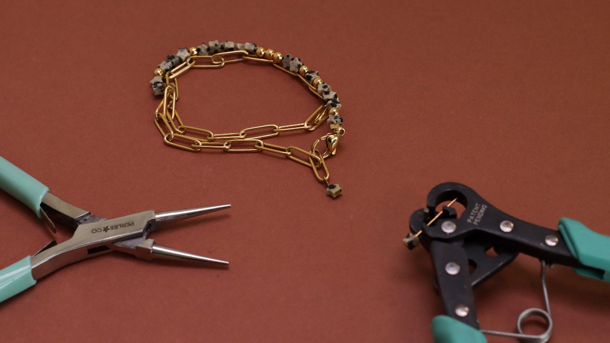 Bracelet étoiles en pierre Jaspe dalmatien et chaîne rectangle en acier inox : Etape 4