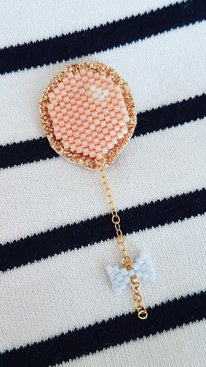 Schéma Broche ballon en tissage brick stitch et thermocollant pailleté