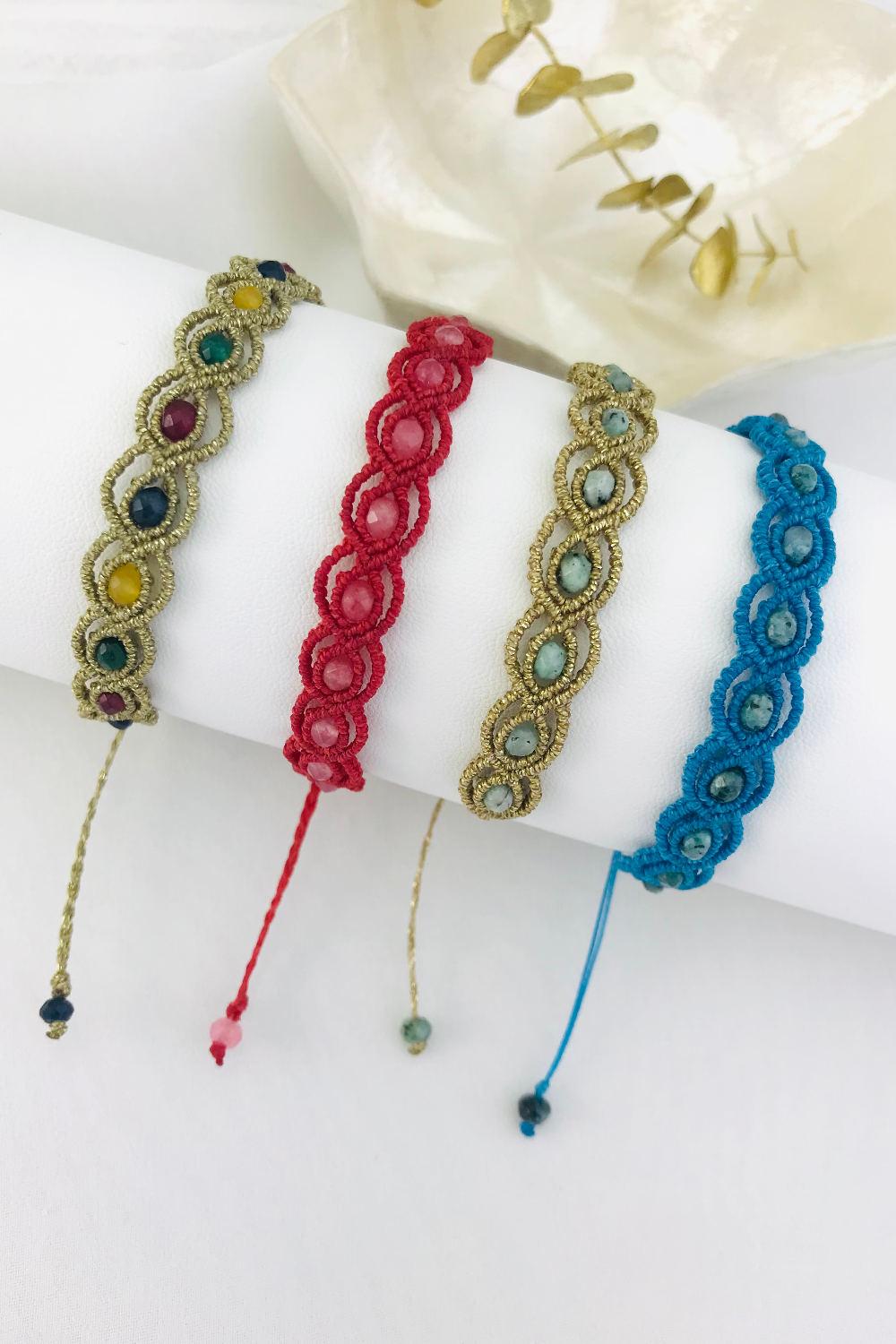 Bracelet en micro-macramé et pierres gemmes