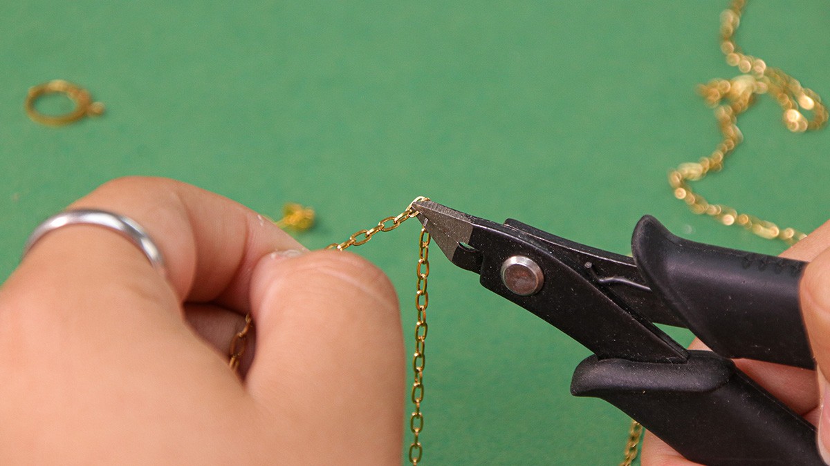 Tuto facile, boucle d’oreilles dépareillées en pierre gemme quartz : Etape 5