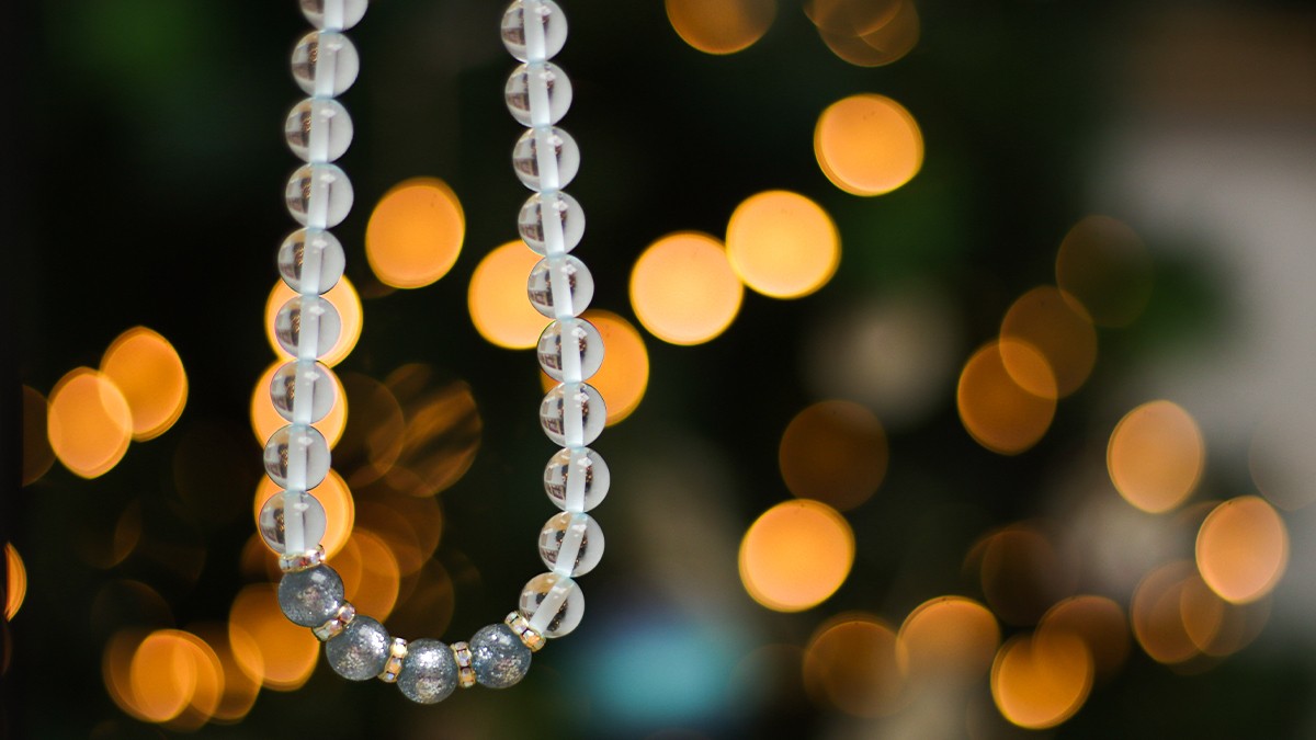 Collier de fêtes en perles Polaris pailletées et rondelles strass