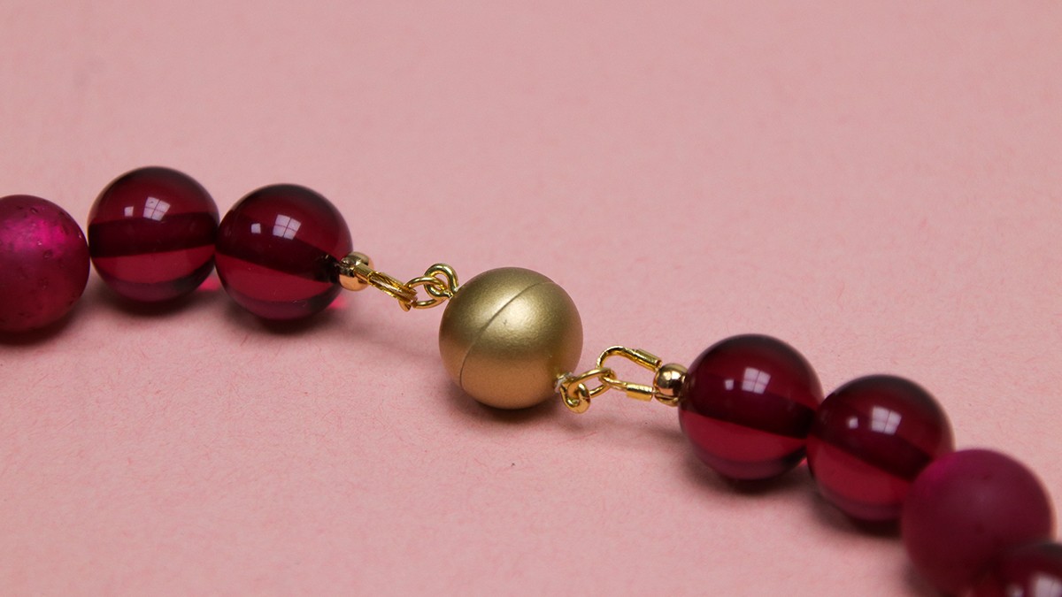 Collier de fêtes en perles Polaris pailletées et rondelles strass : Etape 6 Collier de fêtes en perles Polaris pailletées et rondelles strass : Etape 6