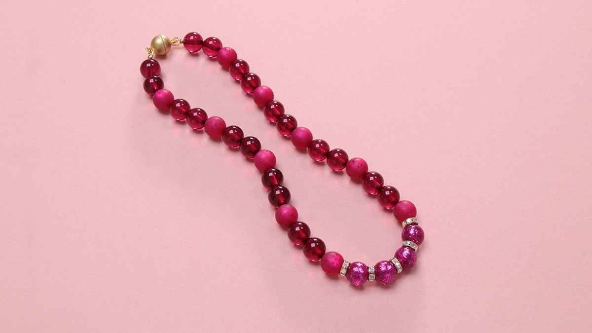 Collier de fêtes en perles Polaris pailletées et rondelles strass : Etape 7 Collier de fêtes en perles Polaris pailletées et rondelles strass : Etape 7