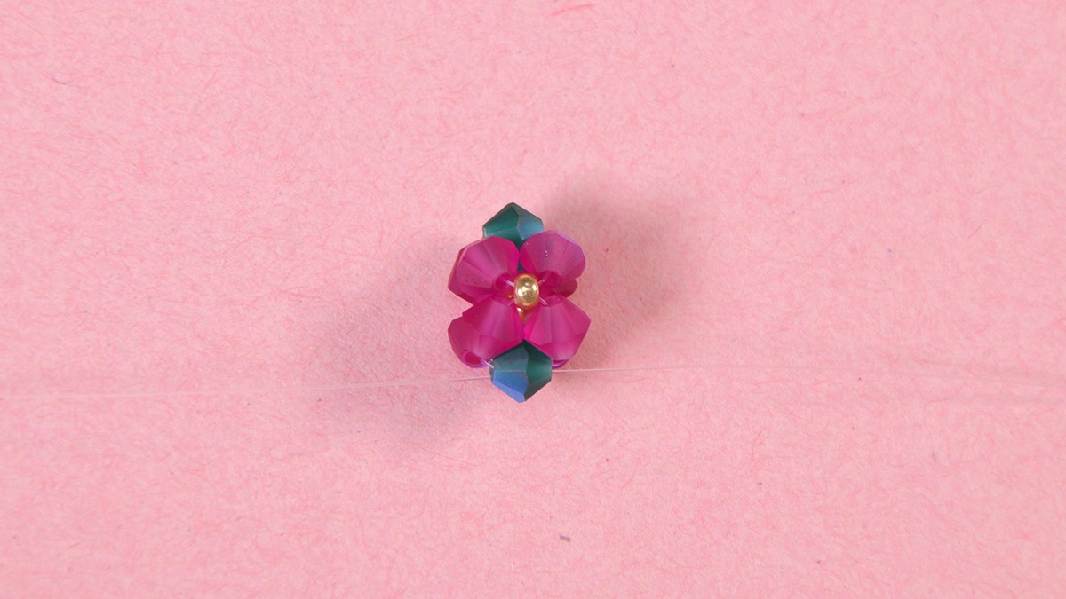 Créoles fleurs DIY en perles toupies : Etape 8