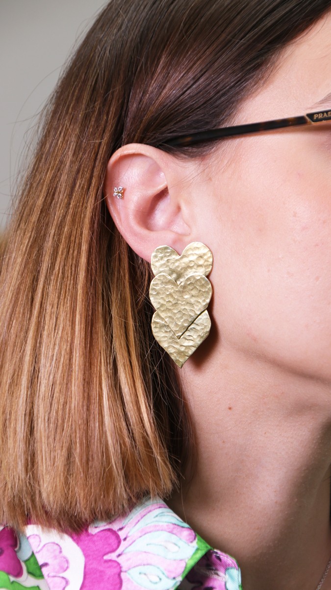 Schéma Boucles d'oreilles pendantes coeurs effet martelé