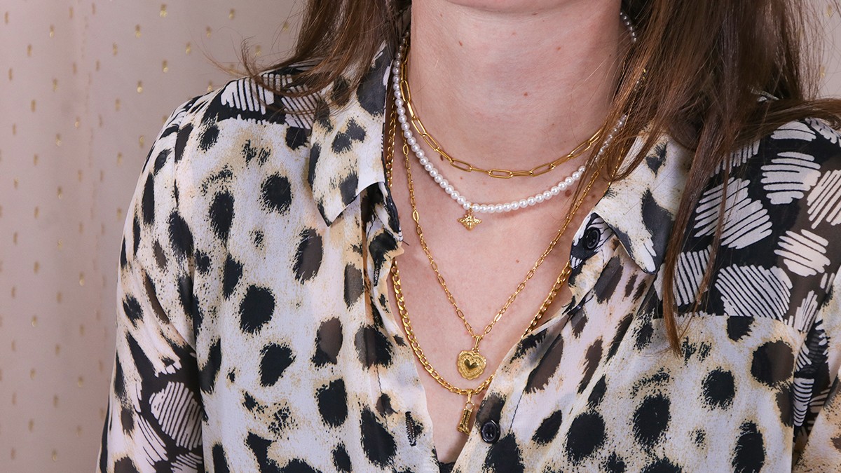 Schéma Collier multirangs avec chaînes et perles nacrées