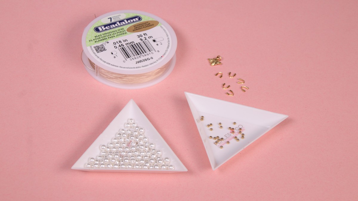 Collier multirangs avec chaînes et perles nacrées : Etape 1