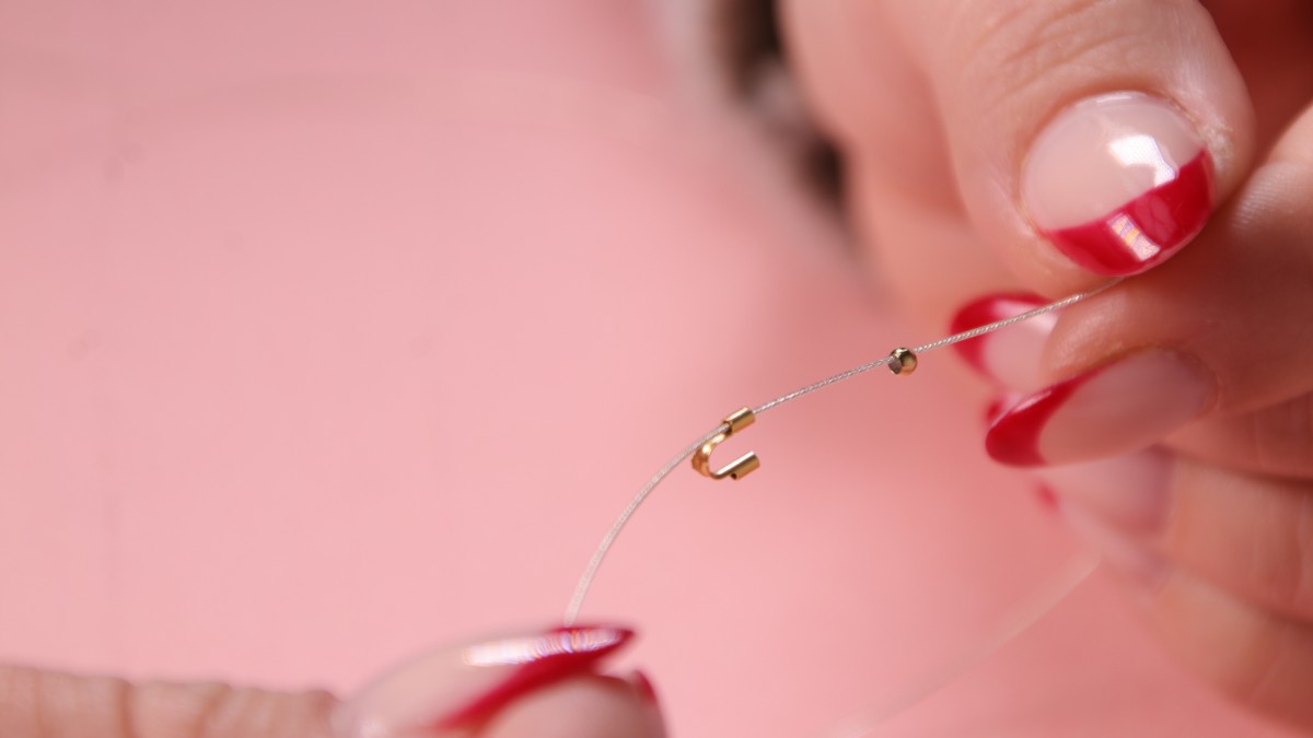 Collier multirangs avec chaînes et perles nacrées : Etape 2