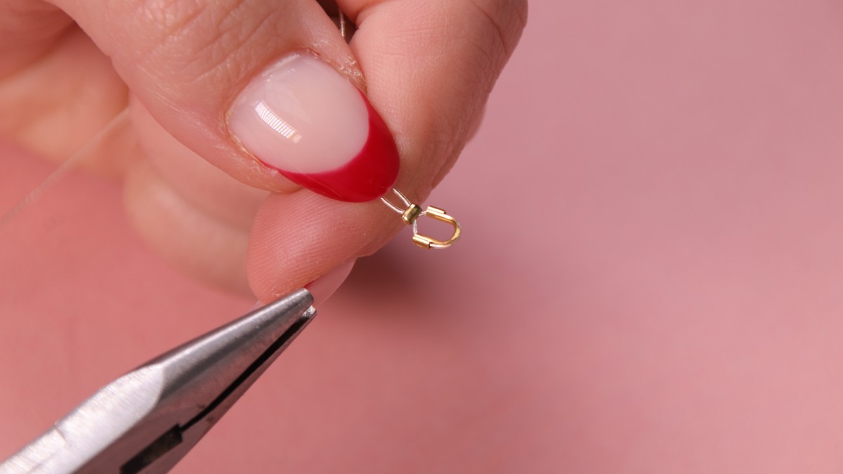 Collier multirangs avec chaînes et perles nacrées : Etape 3