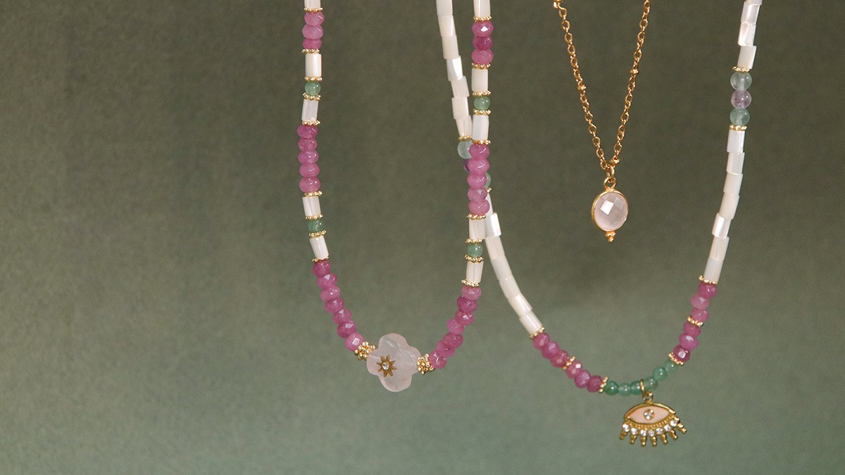 Schéma DIY trois colliers en pierres naturelles pastel et pendentifs délicats