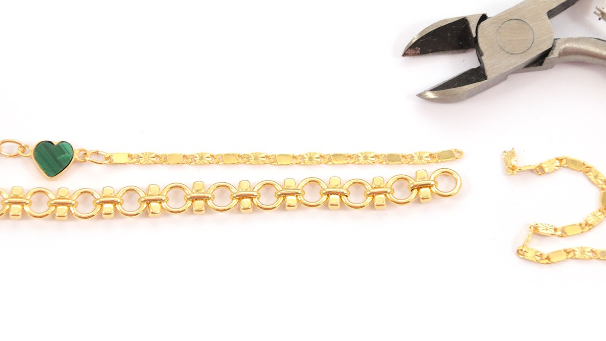 Bracelets chaînes dorées et breloque trèfle : Etape 3