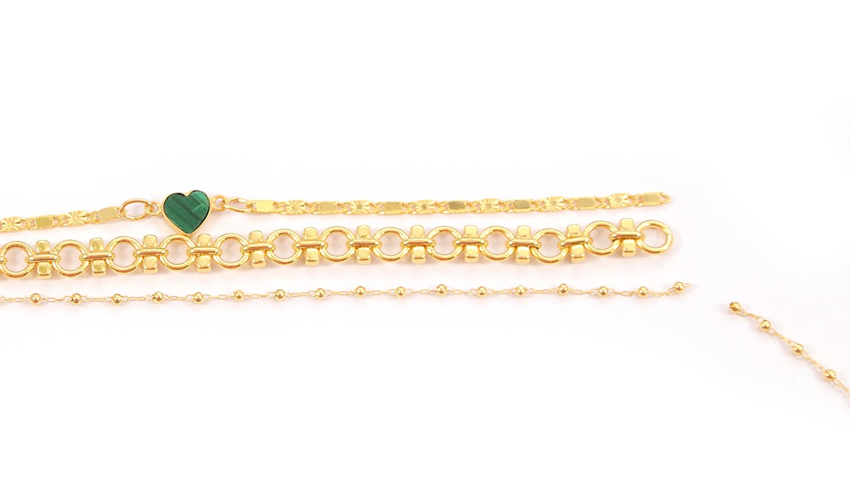 Bracelets chaînes dorées et breloque trèfle : Etape 4