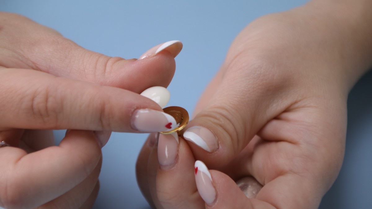 Boucles d'oreilles avec perles poire en résine : Etape 1