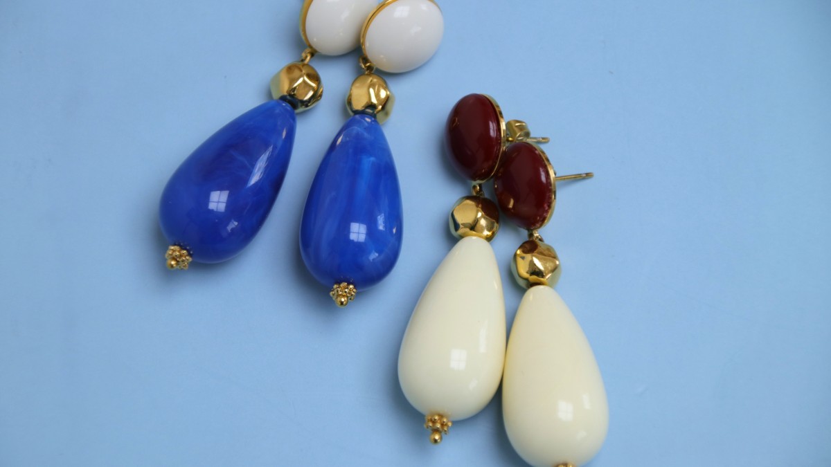 Boucles d'oreilles avec perles poire en résine : Etape 3