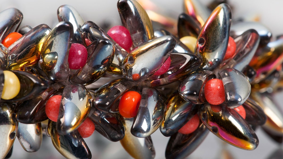 Bracelet femme avec des perles en verre Preciosa Chilli : Etape 6