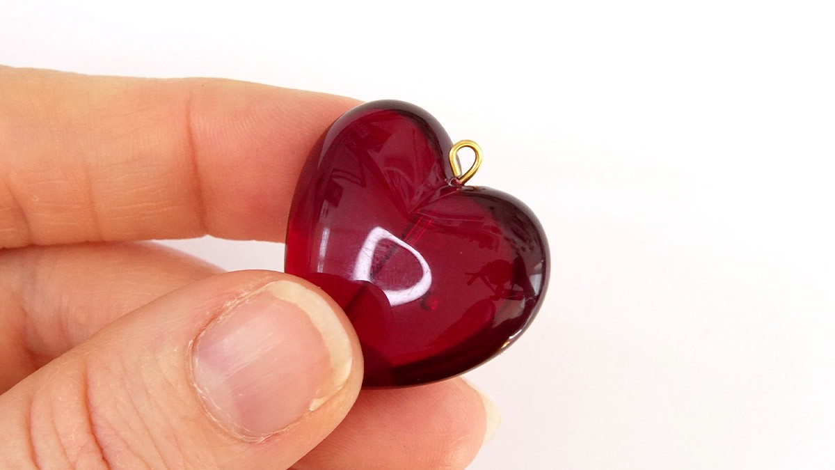 Boucles d'oreilles maxi coeurs en résine : Etape 3