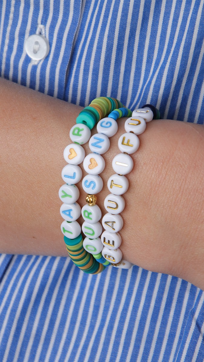 Schéma Bracelets d'amitié avec perles lettres et perles Heishi