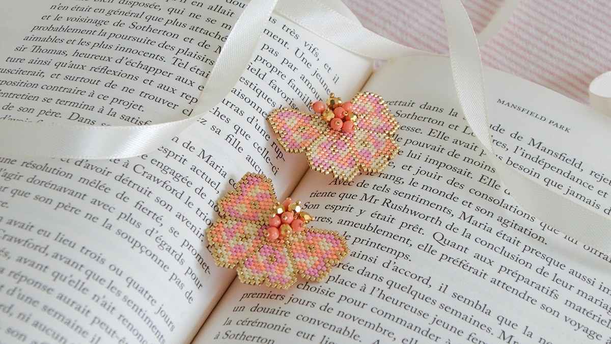 Boucles d'oreilles fleurs en tissage Brick Stitch Boucles d'oreilles fleurs en tissage Brick Stitch