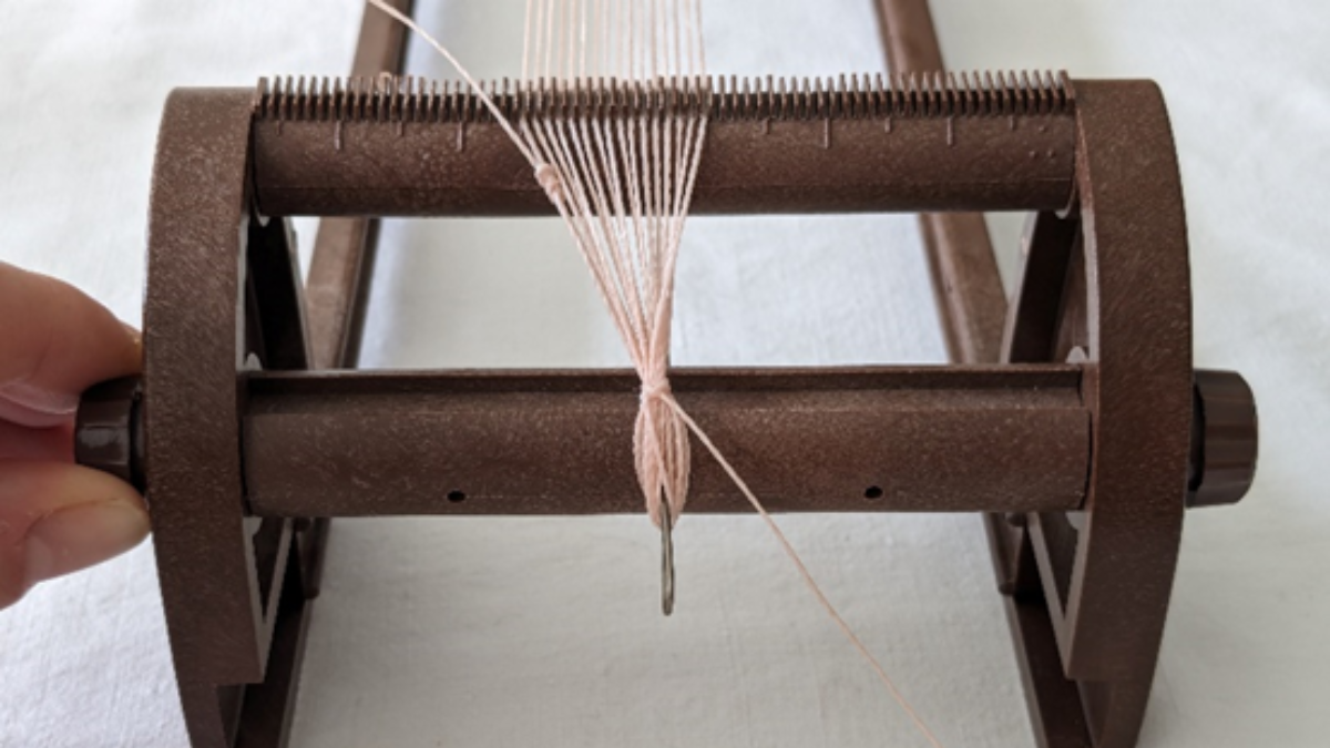 Bracelet avec tissage central et micro macramé : Etape 2