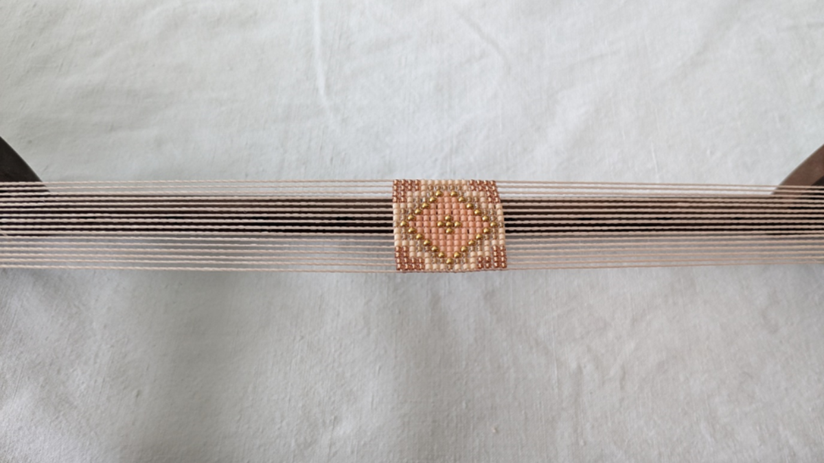 Bracelet avec tissage central et micro macramé : Etape 3