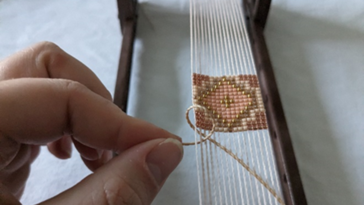 Bracelet avec tissage central et micro macramé : Etape 4